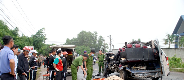 Hai xe khách tông nhau kinh hoàng, 6 người tử vong - Ảnh 3.