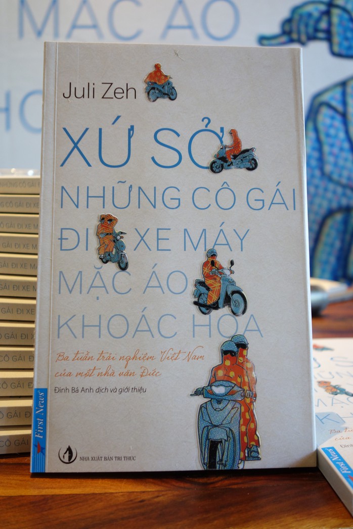 Nhà văn Đức gọi phụ nữ Việt là đội quân cướp nhà băng sặc sỡ - Ảnh 1.