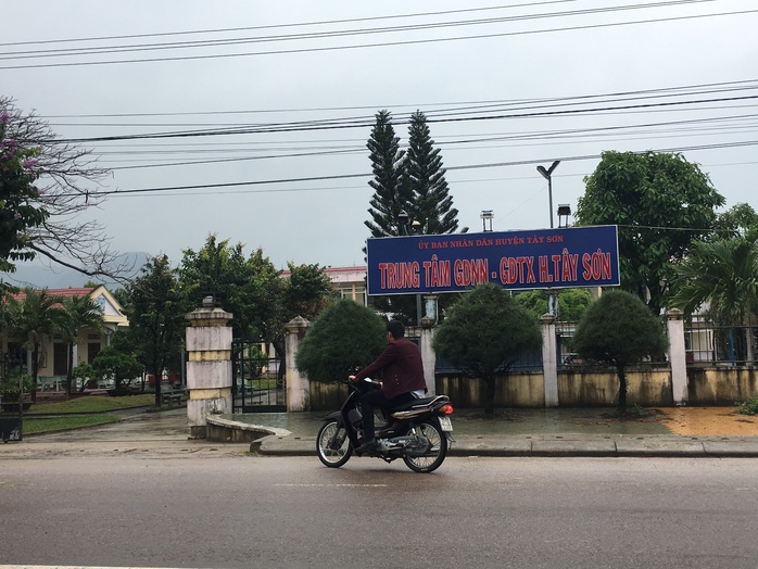 Dư luận đang bất bình về việc bổ nhiệm vợ chồng bà Lệ tại Trung tâm GDNN-GDTX huyện Tây Sơn