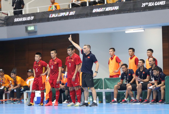 Phát hiện xác chết cạnh phòng tuyển futsal - Ảnh 1.