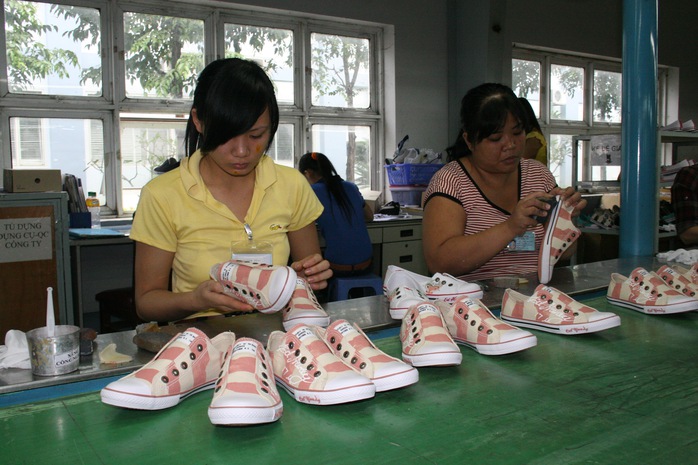 
Đại bộ phận lao động giản đơn trong các nhà máy điện tử, may mặc.. có thu nhập rất thấp” ẢNH: KHÁNH AN
