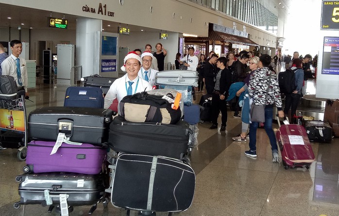 Ngạc nhiên  với không khí Giáng sinh ở sân bay Nội Bài - Ảnh 9.
