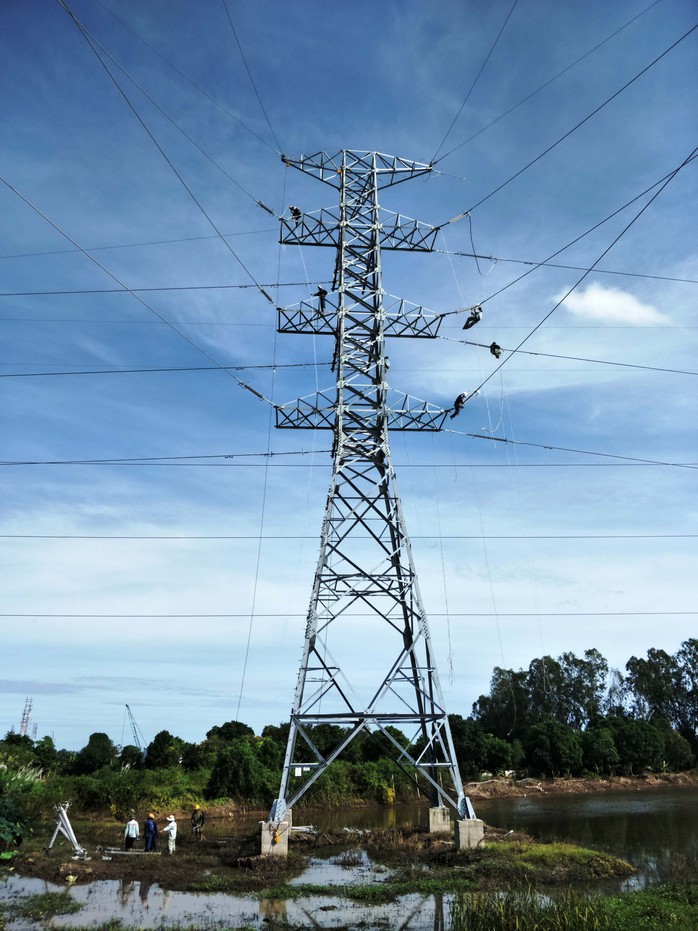 Đóng điện từ xa trạm biến áp 220 kV Long Xuyên 2 và đường dây đấu nối - Ảnh 1. Đóng điện từ xa trạm biến áp 220 kV Long Xuyên 2 và đường dây đấu nối - Ảnh 1.