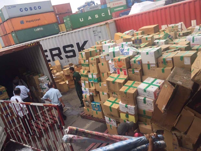 Hải quan đấu giá 82 container, giá khởi điểm gần 2,8 tỉ đồng - Ảnh 1.