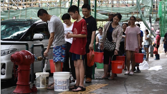 Chết kẹt trong bãi giữ xe vì bão Hato - Ảnh 2.