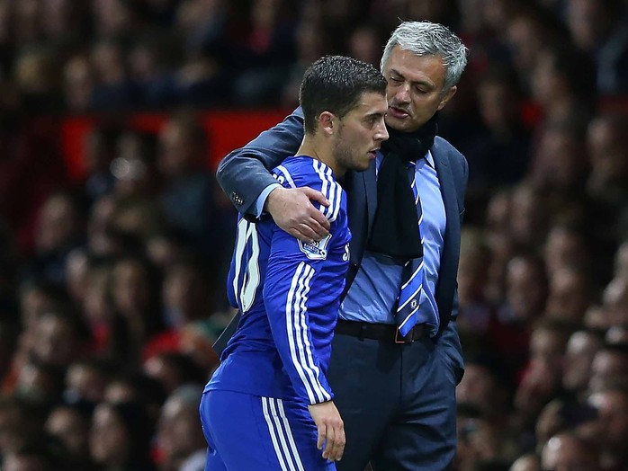 Hazard (trái) đang chơi thăng hoa trong màu áo Chelsea, hơn cả lúc CLB này vô địch cách đây 2 mùa, lúc Mourinho còn nắm độiẢnh: REUTERS