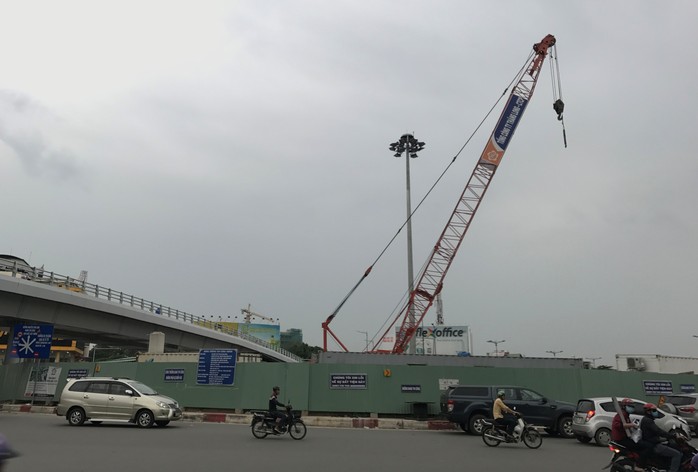 Cho một công ty tiếp tục thi công dự án cầu vượt cửa ngõ Tân Sơn Nhất - Ảnh 1.