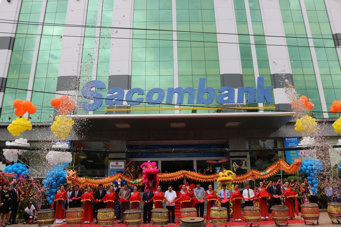 Sacombank “lột xác” mạng lưới - Ảnh 1.