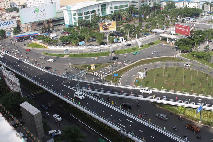 Đề nghị mở thêm cổng mới cho sân bay Tân Sơn Nhất - Ảnh 1.