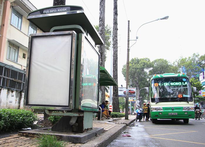 Toàn cảnh hoang phế của trạm thông tin xe buýt, du lịch - Ảnh 1.