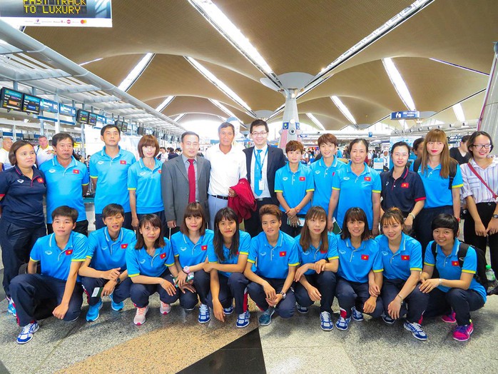 Vietnam Airlines tặng thẻ Bông Sen Vàng và dặm thưởng cho đoàn thể thao SEA Games 29 - Ảnh 1.