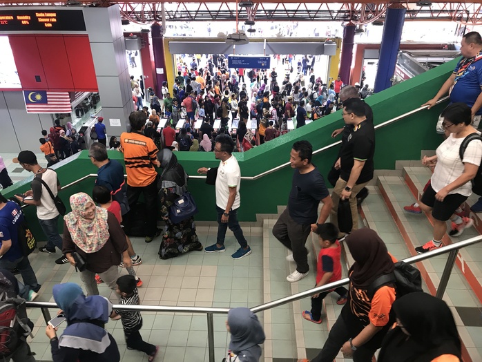 Kuala Lumpur sôi động trước giờ G SEA Games - Ảnh 2.