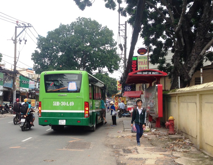 
Nhiều khu vực, khoảng cách từ nhà đến các trạm đón xe buýt khá xa nên cũng là một nguyên nhân khiến nhiều người không lựa chọn xe buýt để đi lại. Tuy nhiên, sắp tới, người dân có thể sử dụng xe đạp để di chuyển
