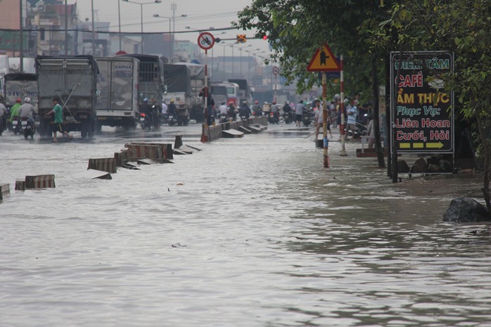 Mưa lớn, nhiều nơi ở Đồng Nai và Bà Rịa - Vũng Tàu ngập nặng - Ảnh 5.