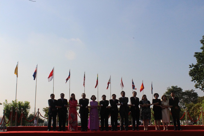 TP HCM long trọng tổ chức lễ thượng cờ ASEAN - Ảnh 4.