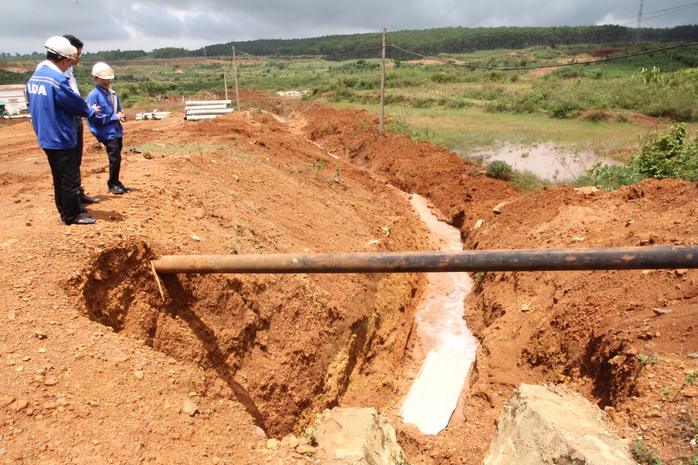 Yêu cầu Nhà máy Bauxite Tân Rai làm rõ việc dân tố xả thải - Ảnh 2.