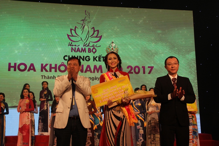 Nguyễn Thị Hải Yến đăng quang Hoa khôi Nam bộ 2017 - Ảnh 1.