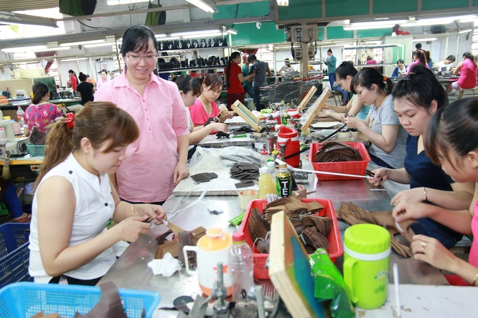 Lao động nữ tại Công ty TNHH Giày dép Vĩnh Phong Ành: KHÁNH AN