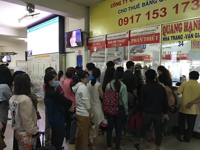 Mướt mồ hôi mua vé xe ngày lễ - Ảnh 2. Mướt mồ hôi mua vé tỷ lệ kèo nhà cái malaysia ngày lễ - Ảnh 2.