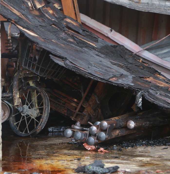 Cháy xưởng bánh kẹo ở Hà Nội, 8 người tử vong - Ảnh 17.