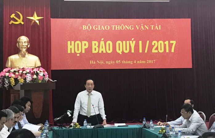 Thứ trưởng Bộ GTVT Nguyễn Hồng Trường phát biểu tại cuộc họp báo quý I của Bộ Giao thông Vận tải
