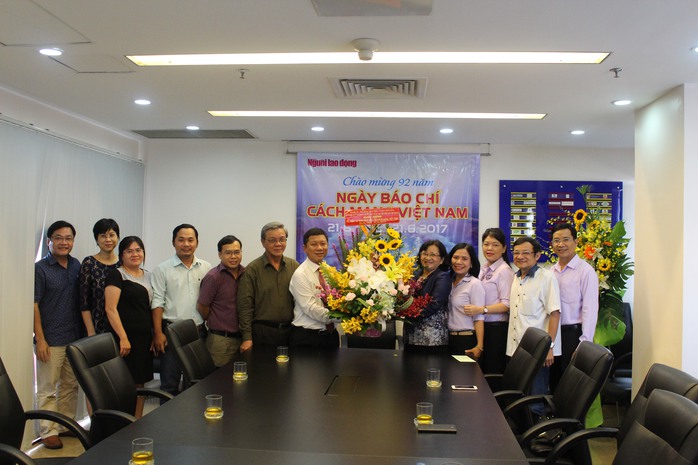 Lãnh đạo TP HCM thăm Báo Người Lao Động - Ảnh 1.