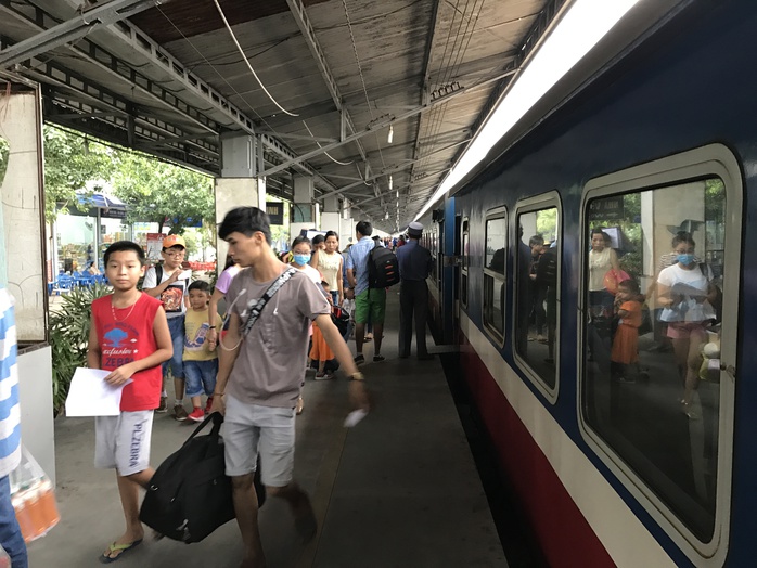 Mướt mồ hôi mua vé xe ngày lễ - Ảnh 10. Mướt mồ hôi mua vé tỷ lệ kèo nhà cái malaysia ngày lễ - Ảnh 10.