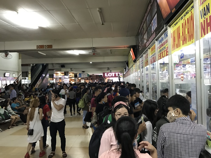 Mướt mồ hôi mua vé xe ngày lễ - Ảnh 3. Mướt mồ hôi mua vé tỷ lệ kèo nhà cái malaysia ngày lễ - Ảnh 3.