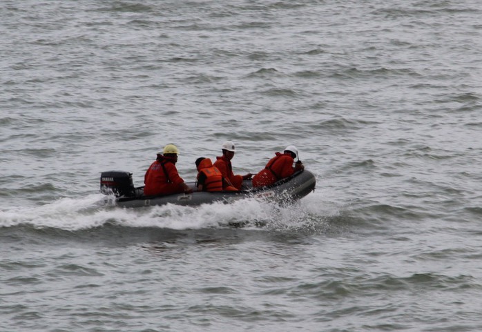 Diễn tập cứu nạn tàu khách cháy khiến 2 người bỏng nặng, 3 người trôi dạt - Ảnh 5.