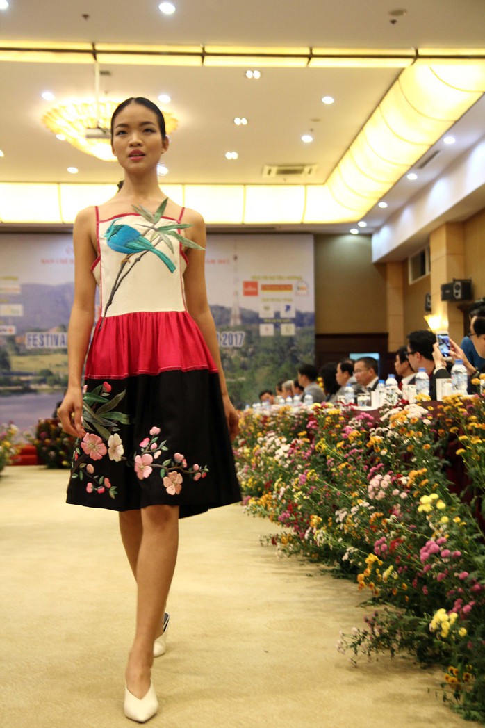 Mãn nhãn với Tơ lụa Bảo Lộc trong Festival hoa Đà Lạt 2017 - Ảnh 8.