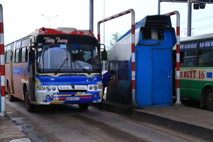 BOT tuyến tránh Biên Hòa lại kẹt xe vì tiền lẻ - Ảnh 3.