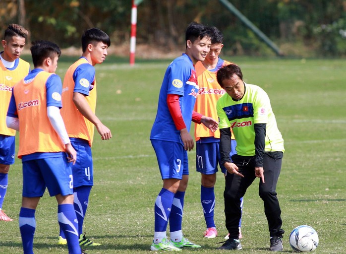 HLV Park Hang Seo loại Hoàng Văn Khánh: Cú sốc cho CĐV SLNA - Ảnh 1.