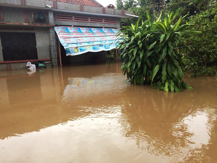 Phú Yên: Nước sông đột ngột lên cao, 1 người bị cuốn trôi - Ảnh 2.