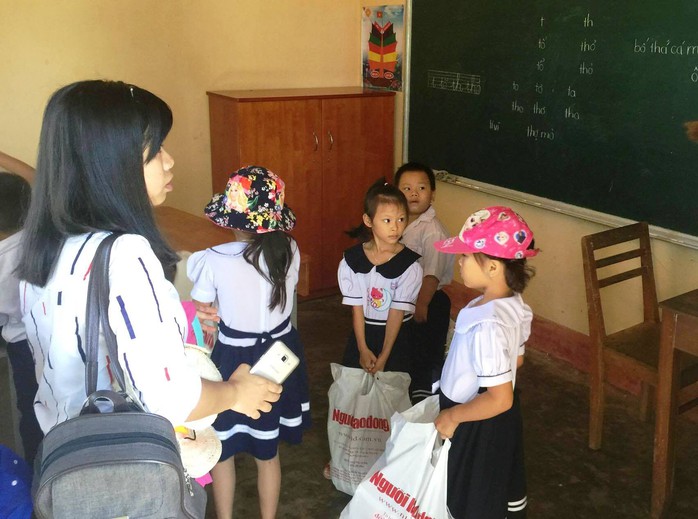 Trung thu sớm cho trẻ em biển đảo Khánh Hòa - Ảnh 3.