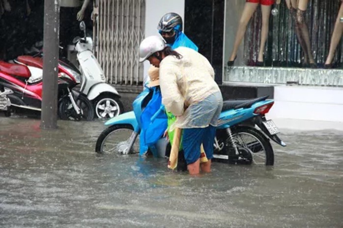 Thừa Thiên - Huế: Lũ trên sông Bồ sẽ vượt đỉnh lịch sử năm 1999 - Ảnh 8.