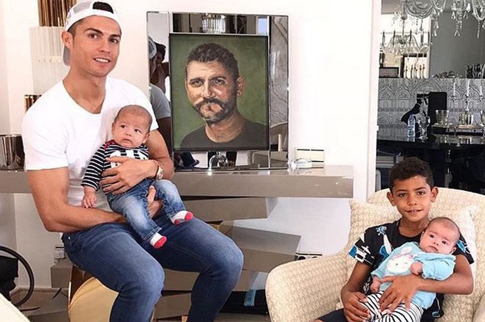 Ronaldo tưởng nhớ người cha quá cố - Ảnh 1.