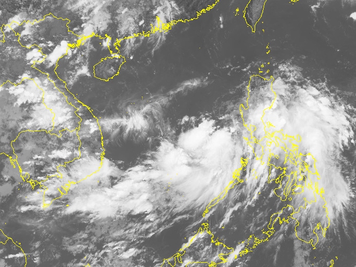 Áp thấp nhiệt đới gây mưa dông mạnh trên vùng biển phía Nam - Ảnh 2.