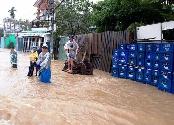 Đà Nẵng- Quảng Trị: Hàng ngàn nhà dân còn ngập sâu trong nước - Ảnh 3.