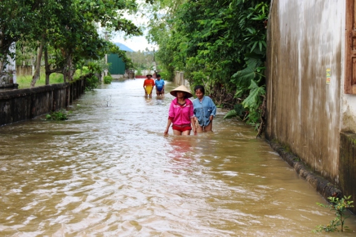 Cận cảnh Bắc Trung Bộ chìm trong mưa lũ - Ảnh 23.