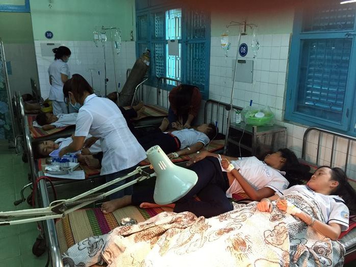 36 học sinh nhập viện sau bữa ăn sáng nghi do ngộ độc - Ảnh 1.