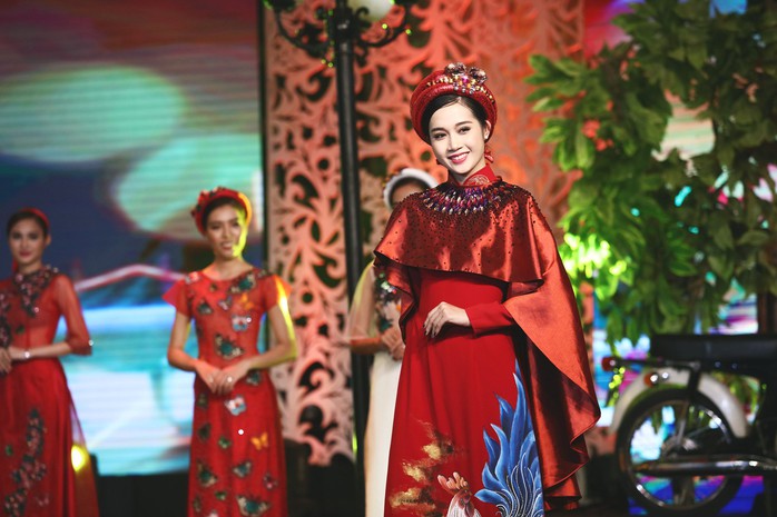 Ngắm bộ sưu tập áo dài tuyệt đẹp mang tên Cô Ba Sài Gòn của NTK Minh Châu - Ảnh 1.