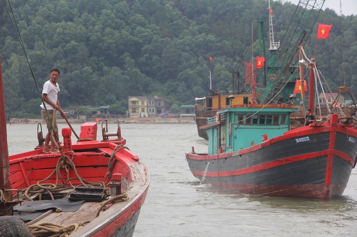 Nghệ An: “Cấm biển”, gần 4.000 tàu thuyền vào nơi trú ẩn an toàn - Ảnh 1.