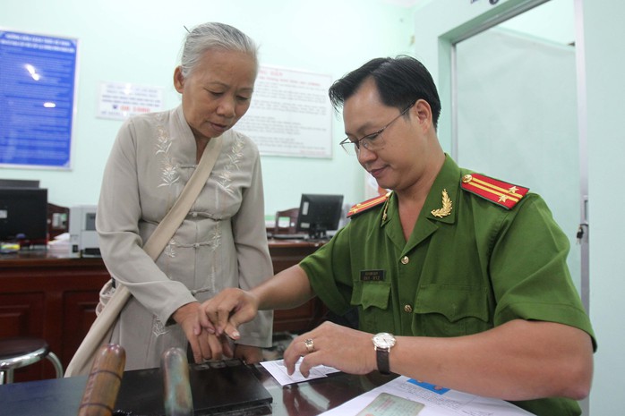 Muốn làm công chức tốt, trước hết hãy là một công dân tốt - Ảnh 1.