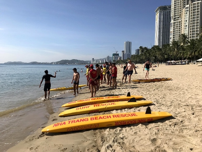 Huấn luyện viên cấp cao Úc đào tạo cứu hộ biển tại Nha Trang - Ảnh 4.