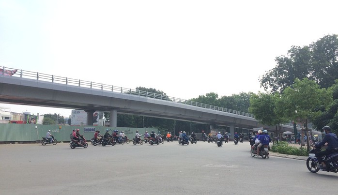 Thêm 1 cầu vượt thép cứu khu vực sân bay Tân Sơn Nhất - Ảnh 1.