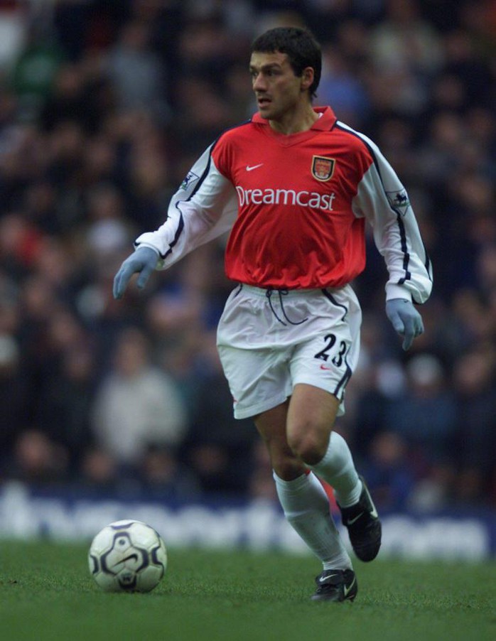 Cựu hậu vệ Arsenal xé áo sau khi bị truất quyền chỉ đạo - Ảnh 3. Cựu hậu vệ Arsenal xé áo sau khi bị truất quyền chỉ đạo - Ảnh 3.