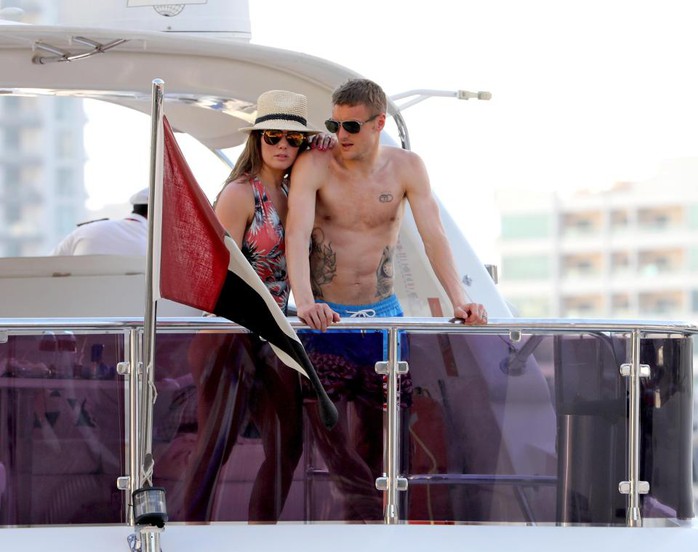 Vardy hâm nóng tình cảm với bà mẹ 4 con ở Dubai - Ảnh 1. Vardy hâm nóng tình cảm với bà mẹ 4 con ở Dubai - Ảnh 1.