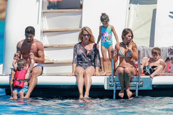 Gia đình Messi, Suarez, Fabregas họp mặt trên đảo - Ảnh 12.