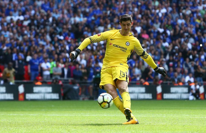 Conte lý giải việc để thủ môn Courtois đá 11 m - Ảnh 1.