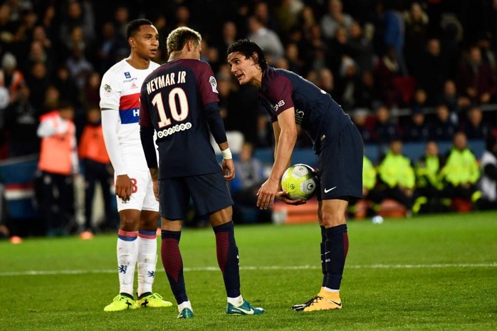 Neymar không nhìn mặt Cavani trong buổi tập - Ảnh 1.